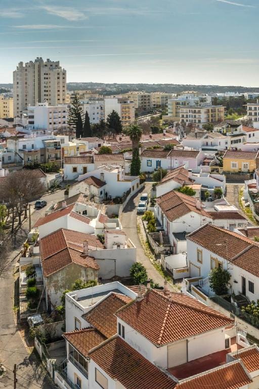 Stunning sunny 3-bedroom apartment in Portimão Vacation rental in Portimao