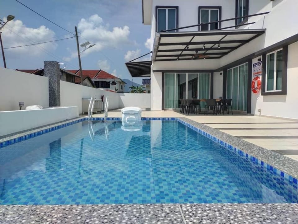 Dawn de Ville-Private Pool BBQ Karaoke 34-40pax Villa in Ipoh