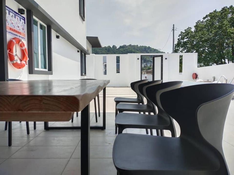 Dawn de Ville-Private Pool BBQ Karaoke 34-40pax Villa in Ipoh