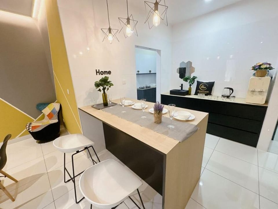A14 Glenmarie Austin 38 FamilyStay 4R Ikea Aeon Vacation rental in Johor Bahru