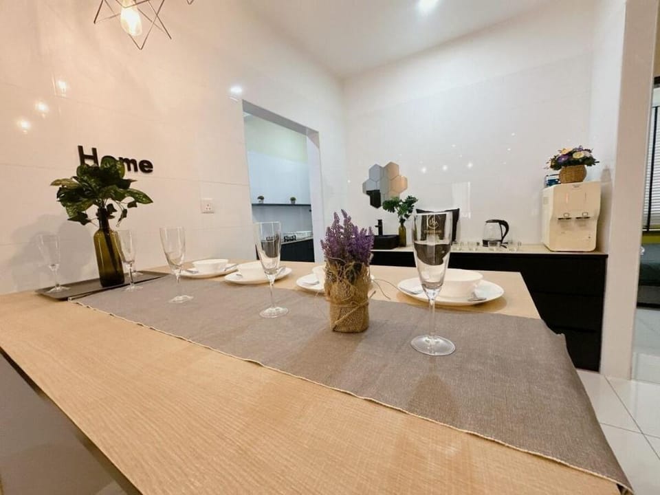 A14 Glenmarie Austin 38 FamilyStay 4R Ikea Aeon Vacation rental in Johor Bahru