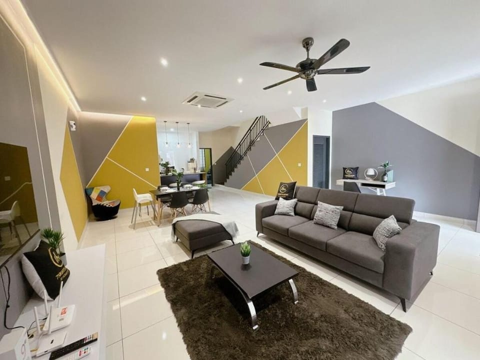 A14 Glenmarie Austin 38 FamilyStay 4R Ikea Aeon Vacation rental in Johor Bahru