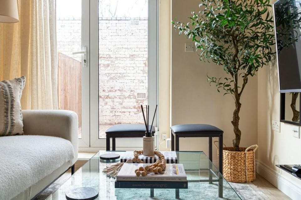 Victorian Style 1 BR Flat | 2.3M Tottenham Stadium Vacation rental in London