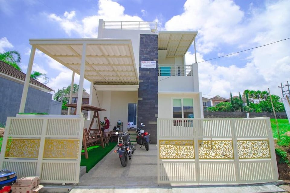 Villa 17 Celcius Private Pool and Rooftop Villa in Batu