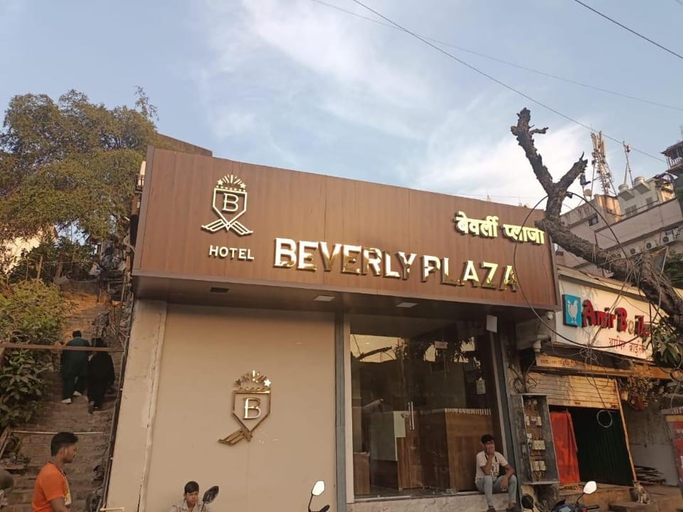 Hotel Beverly Plaza - US Embassy - BKC Kurla West Hotel in Mumbai