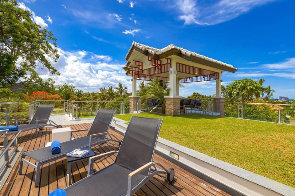 Seven Bedrooms Mansion on The Golf Course! (JB2) Villa in Thailand