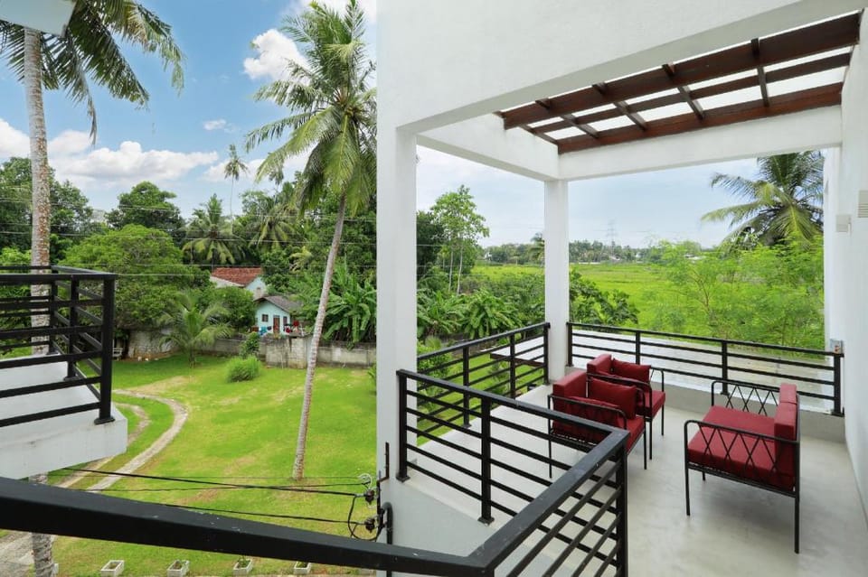 The Villa Close to Surf Beach and Galle - Hotel in Galle