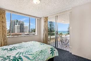 Wyuna - Walking distance to burleigh Apartment in Burleigh Heads
