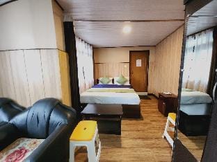 VERONICA ALPINA HOME STAY, DARJEELING INDIA Vacation rental in Darjeeling