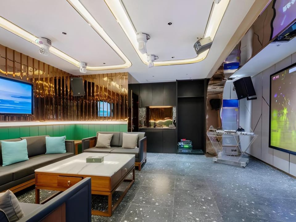 Elong Xicheng International Hotel(Haiya Binfeng Cheng Tongle South Metro Station) Hotel in Hong Kong