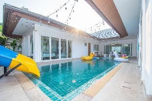 Fineday Pool Villa Pattaya-4BR and  swimming pool Villa in Chon Buri Changwat