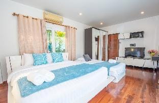 Fineday Pool Villa Pattaya-4BR and  swimming pool Villa in Chon Buri Changwat