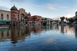 Scenic views  & 24hrs security 5min to Canal Walk Vacation rental in Cape Town