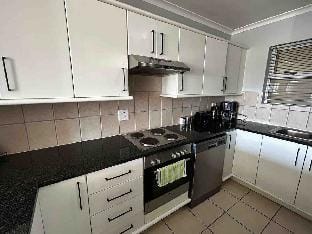 Scenic views  & 24hrs security 5min to Canal Walk Vacation rental in Cape Town