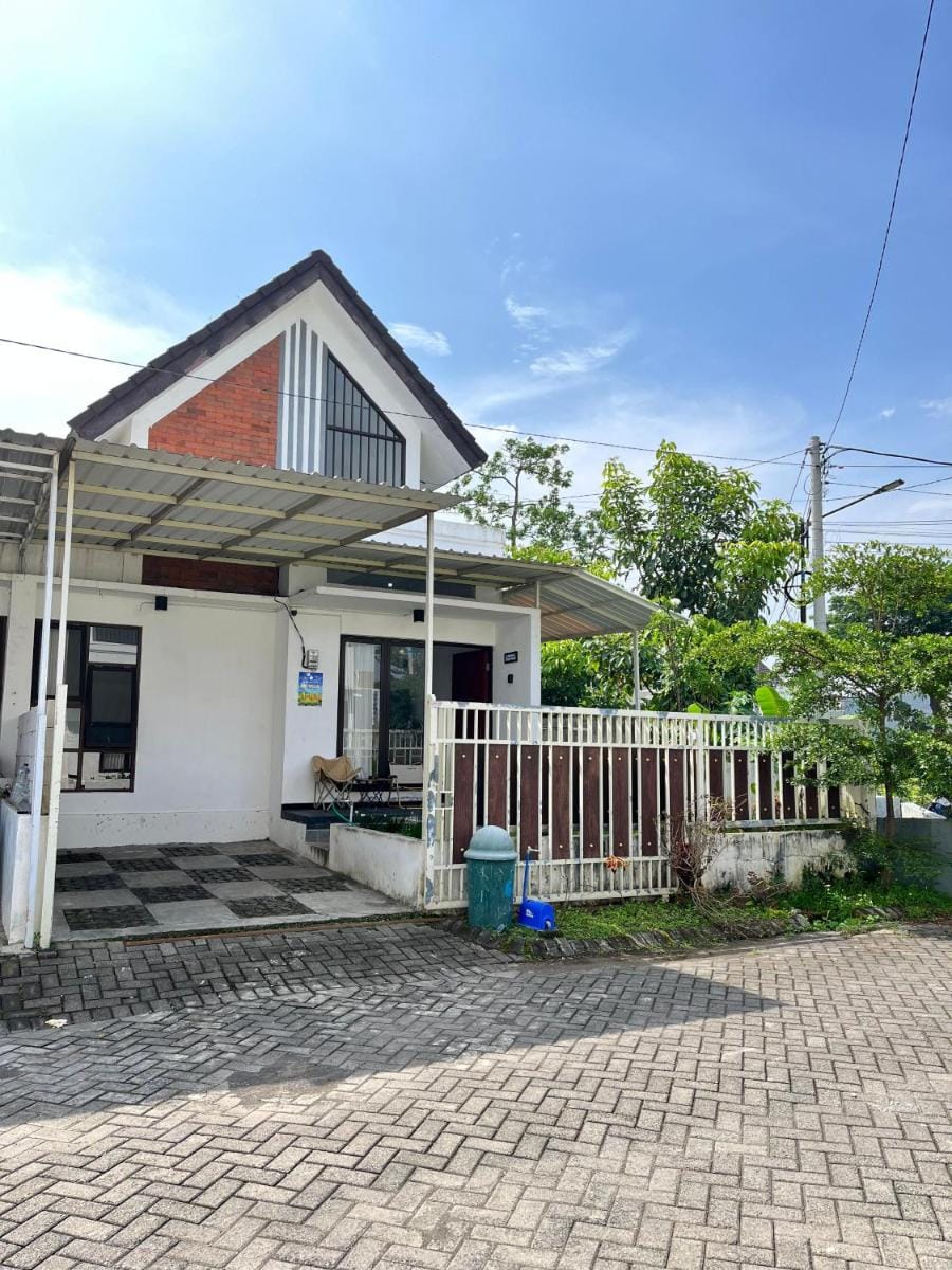 MP Villa New Ardmore A64 Malang Vacation rental in East Java