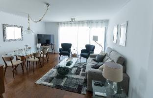 Charming Apartment With Balcony &Pool Apartment in Lisbon