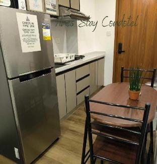 Mega4 2F5 Pines Stay Condotel Near SM & Burnham Apartment in Baguio