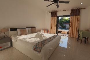 Deep trip villa phuket Room 3 Vacation rental in Chalong