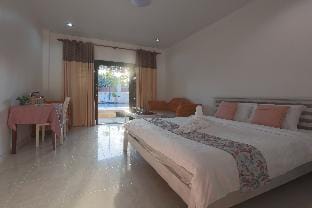 Deep trip villa phuket Room 2 Vacation rental in Chalong