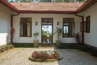 Ranna Beach House - 3 BR Villa for 6 guests Villa in Southern Province