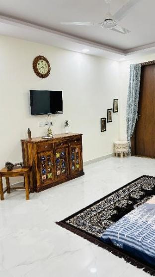 Stay with RM homes in chattarpur (Pvt. Apartments Vacation rental in New Delhi