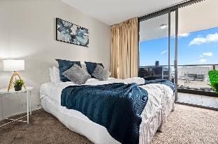 Brisbane Break Panoramic River Views Free Parking Vacation rental in Kangaroo Point