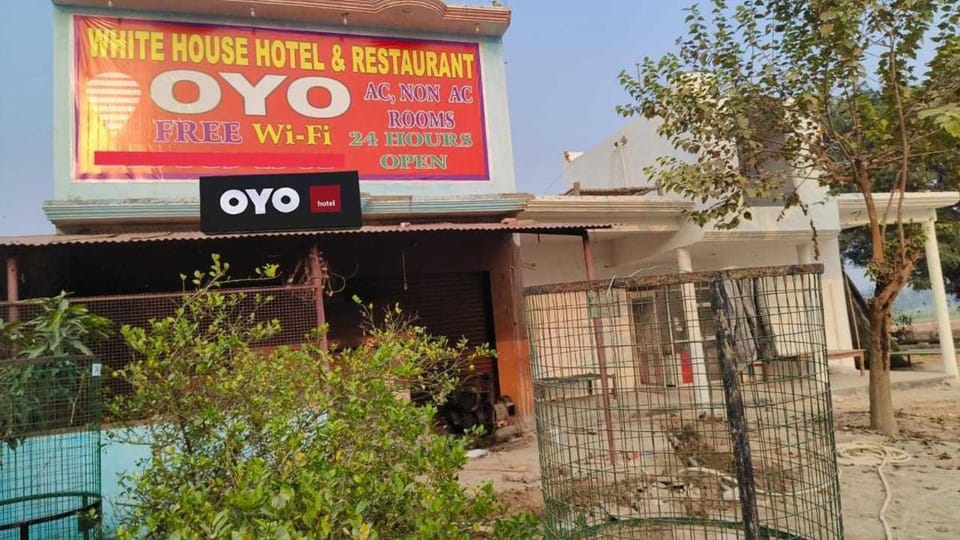 OYO 82147 White Palace Hotel in Uttar Pradesh