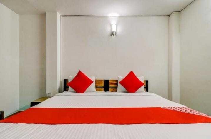 OYO 82147 White Palace Hotel in Uttar Pradesh