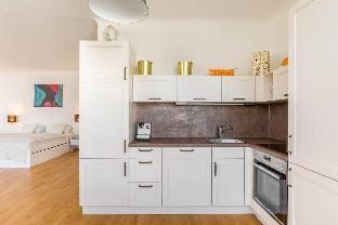 Central, city view balcony, Studio Stubenbastei Apartment in Vienna