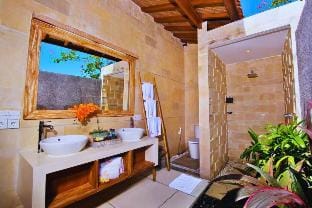 Imperial Paradise 3 BR Villa With Pool NE37B Villa in North Kuta
