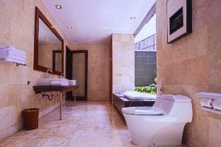 Royal Lodge 1 BR Junior Room Garden View NE39B Vacation rental in Bali