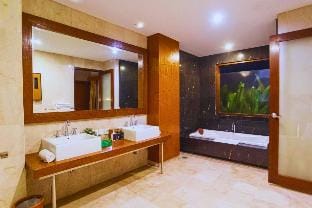 Royal Lodge 2 BR Junior Room Garden View NE41B Villa in Bali