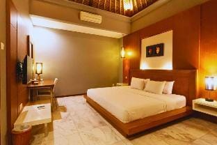 Royal Lodge 2 BR Junior Room Garden View NE41B Villa in Bali