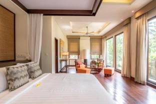 Elegant 3 BR Private Pool With Garden View Y054A Villa in Tampaksiring