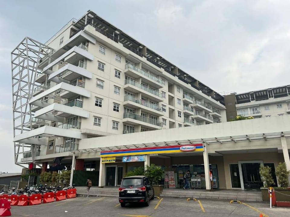 OYO 93559 Apartemen Gateway Pasteur By Erik Hotel in Bandung