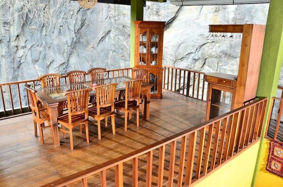 Deer Point Hotel Kandy Hotel in Gangawatakorale