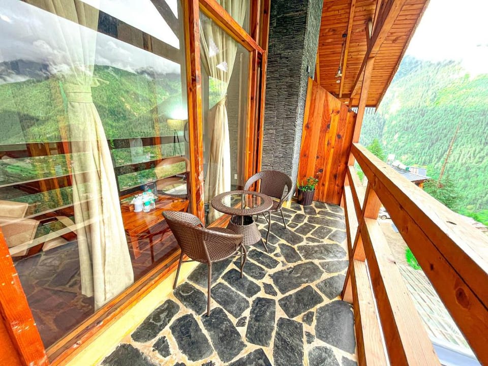 HIMALAYAN CHALETS JIBHI Hotel in Himachal Pradesh