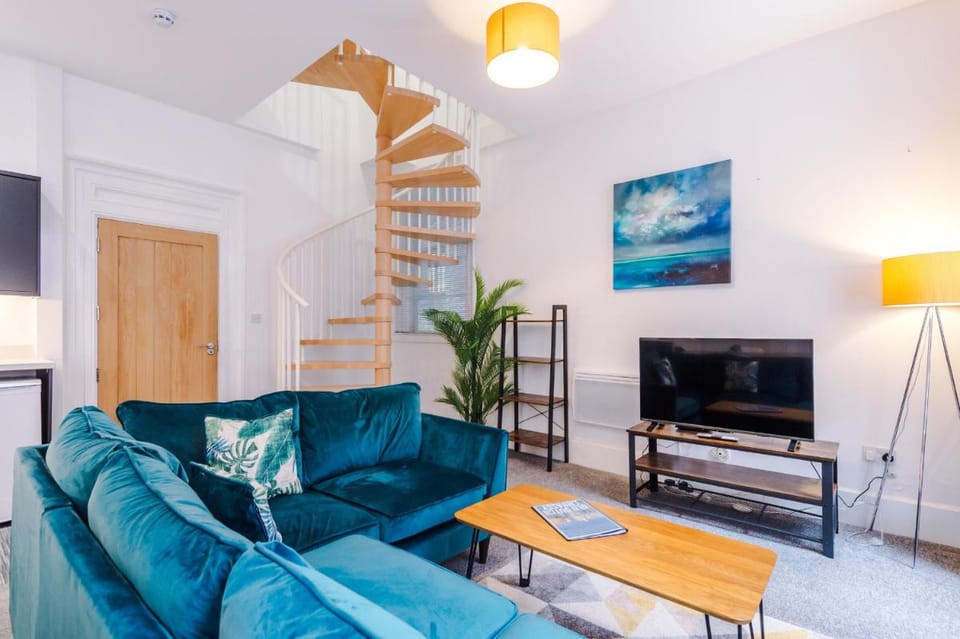 The Old Embassy by Guestz Apartment in Hull