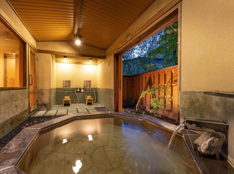 Kashintei Shirahama Ryokan in Japan