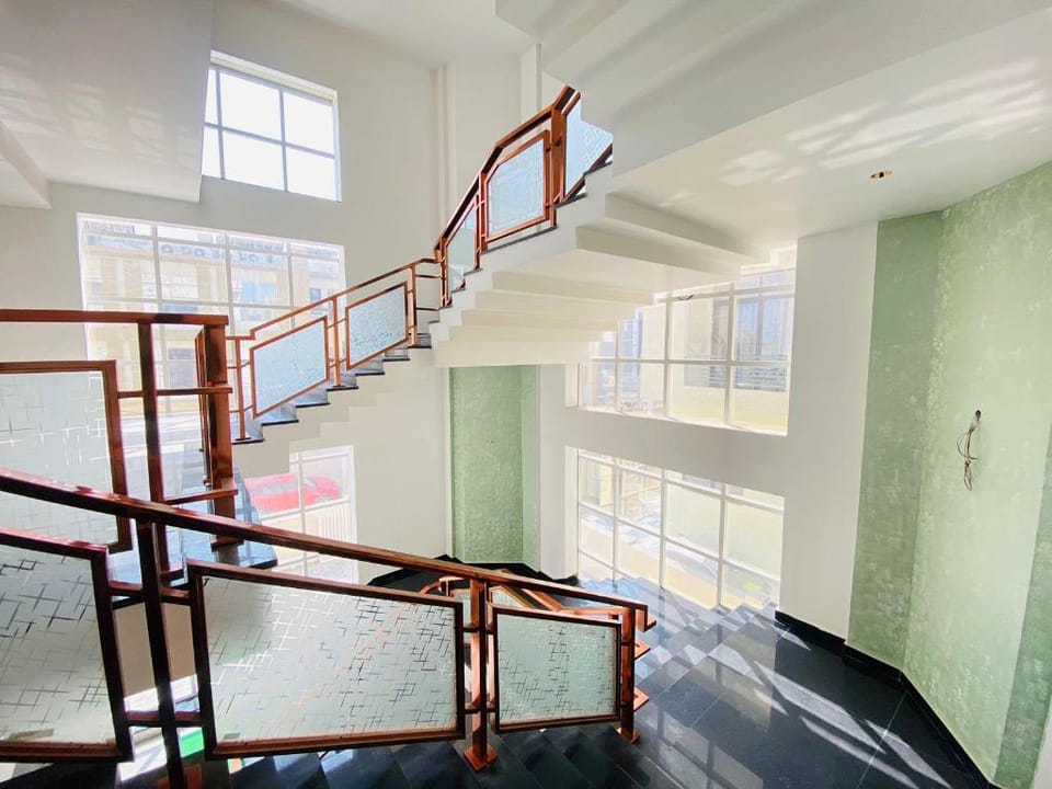 Hotel Holiday Grand Hotel in Noida