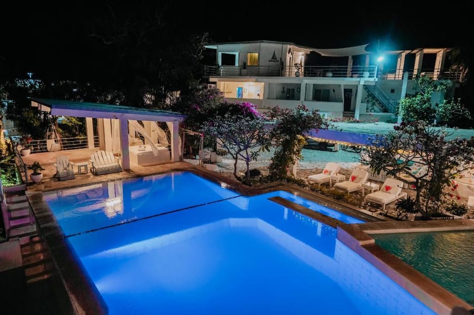 Sundowners Vacation Villas Bolinao Country House in Bolinao