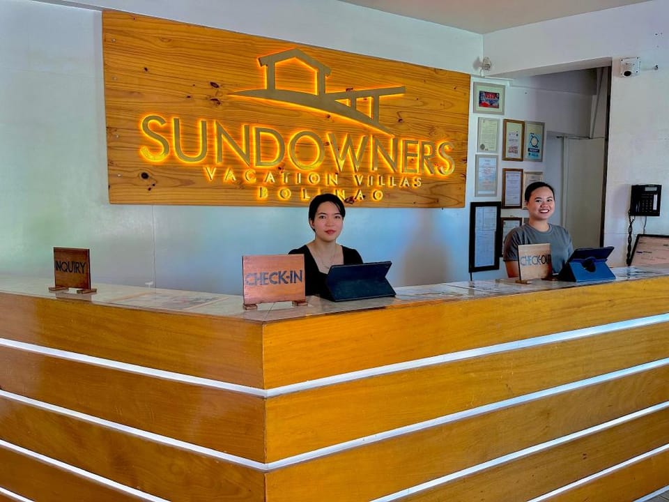 Sundowners Vacation Villas Bolinao Country House in Bolinao