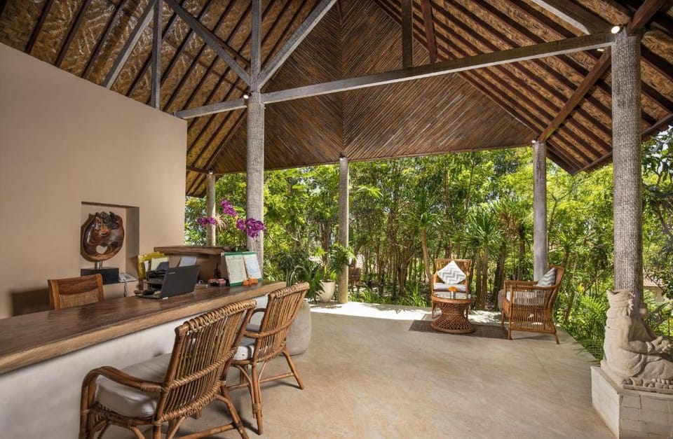 Great Room with Jungle View & Pool in Nusa Penida Villa in Sukawati