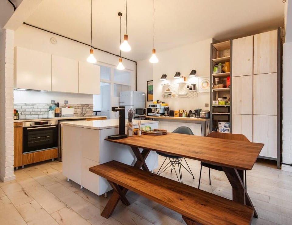 Designer Seaside Ground Floor Flat |Home Theatre Apartment in Hove