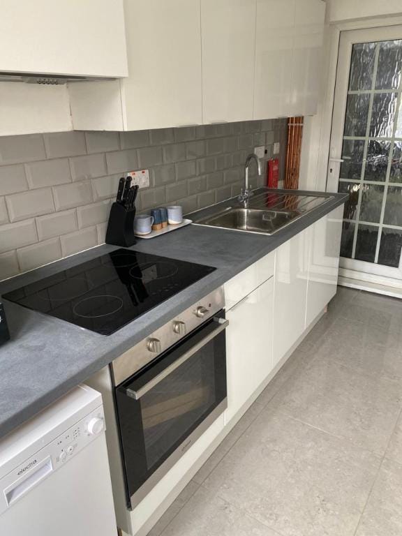 Gravesend 1 Bedroom Flat Sleeps 2, 2 Mins to STN Apartment in Borough of Swale