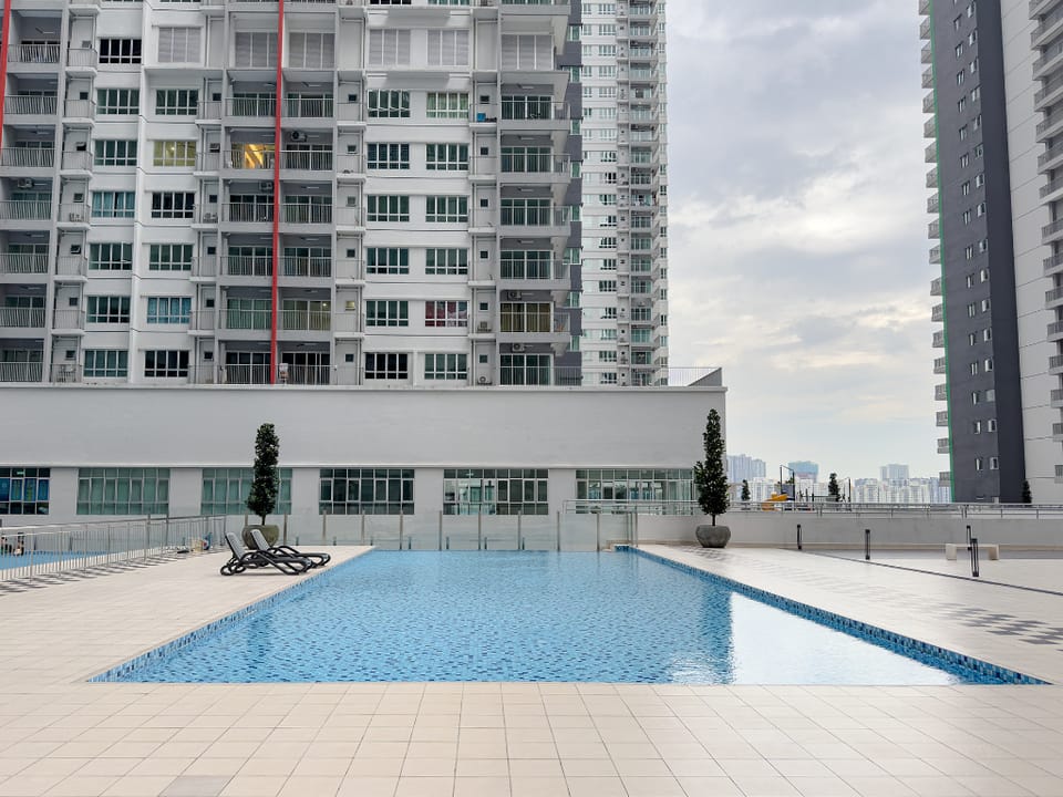 Instaworthy 3B3B - 6 pax |F&B & Mart| Chan Sow Lin Apartment in Federal Territory of Kuala Lumpur