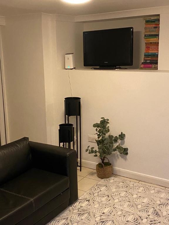 Gravesend 1 Bedroom Flat Sleeps 2 - 2 Min to STN Apartment in Gravesend