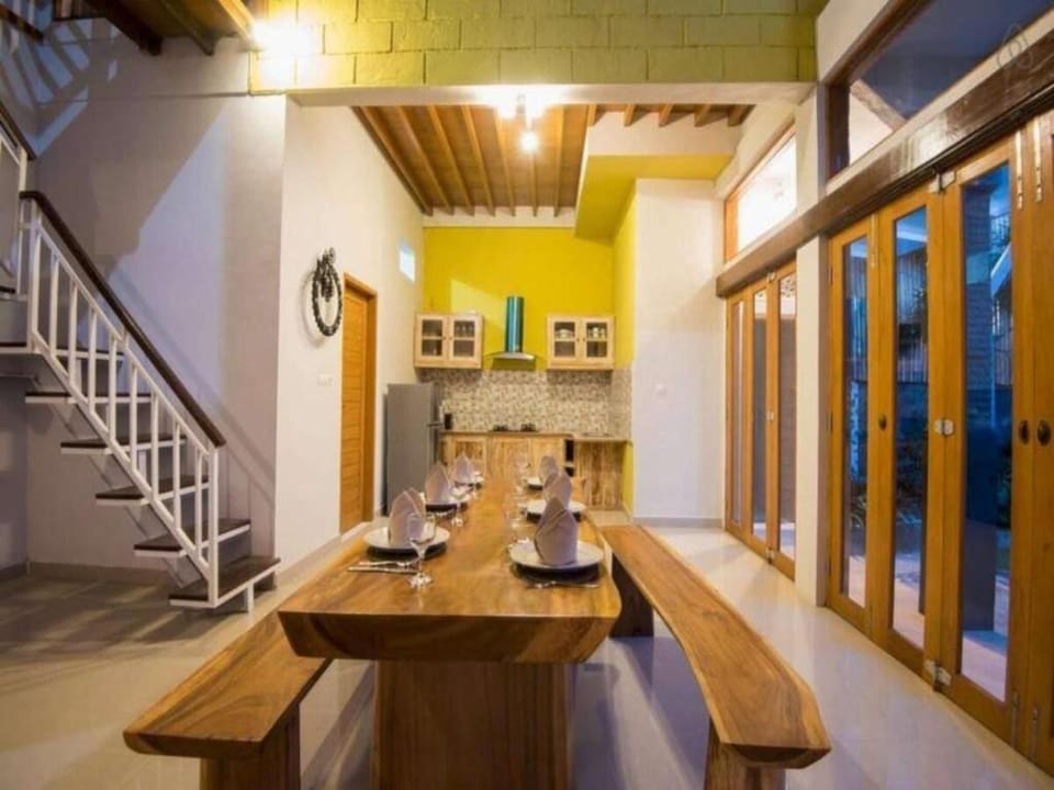 Tropical Paradise Spacious 3-Bedroom Villa Villa in Kuta Selatan