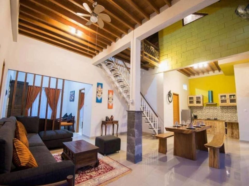 Tropical Paradise Spacious 3-Bedroom Villa Villa in Kuta Selatan