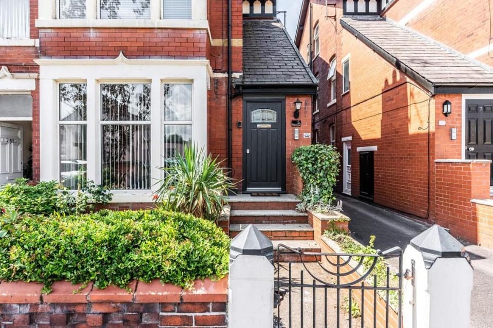 St David's Apartment | Stunning 2 Bedrooms Wi-Fi Apartment in Lytham St Annes